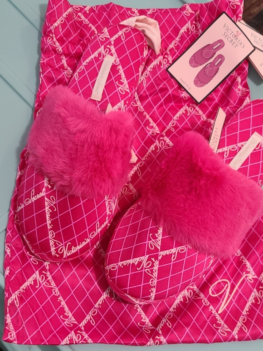 VS Luxe Soft Satin & Fur Womans Signature Design Slippers. New W/ Tags & Bag.